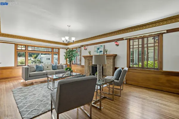 716 Mandana Blvd, Oakland, CA 94610