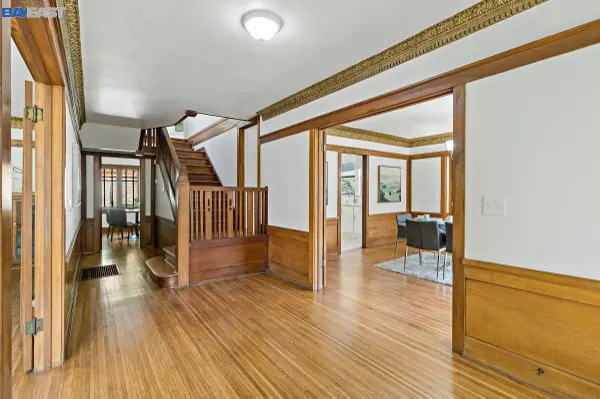 716 Mandana Blvd, Oakland, CA 94610