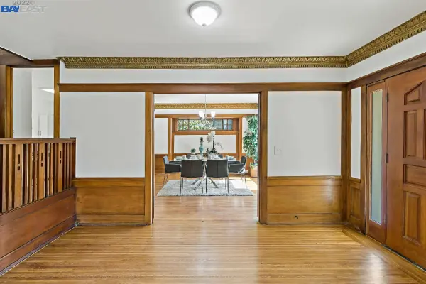 716 Mandana Blvd, Oakland, CA 94610