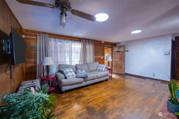 8419 Veterans DR SW, Lakewood, WA 98498