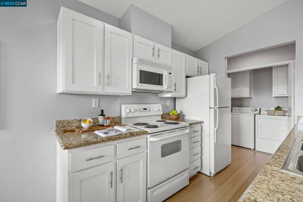 116 Marina Lakes Dr, Richmond, CA 94804