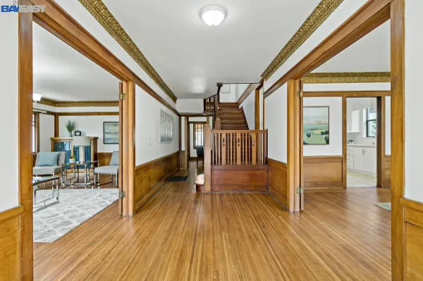 716 Mandana Blvd, Oakland, CA 94610