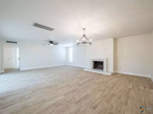 1295 Westwind Dr, El Centro, CA 92243