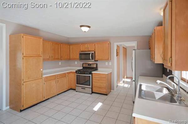 21742 Magnolia, Macomb Twp, MI 48044