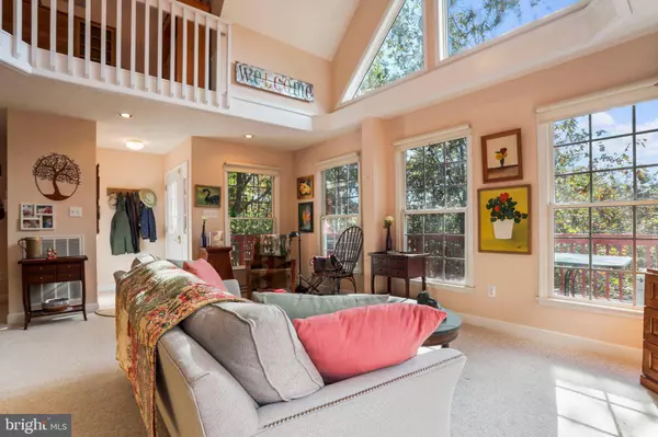 341 ROUND TOP LN, Berkeley Springs, WV 25411