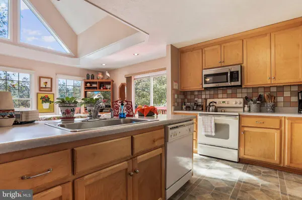 341 ROUND TOP LN, Berkeley Springs, WV 25411