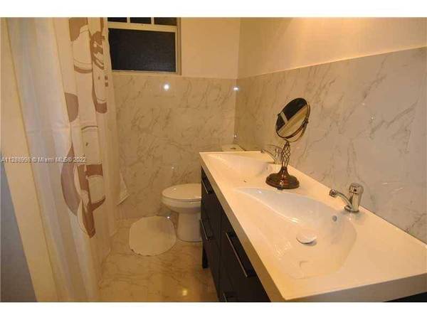 935 Meridian Ave, Miami Beach, FL 33139