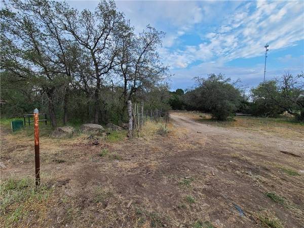 8755 S Us Highway 183, Briggs, TX 78608