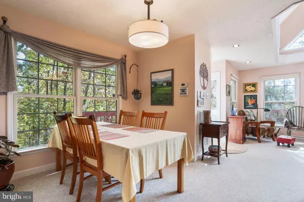 341 ROUND TOP LN, Berkeley Springs, WV 25411