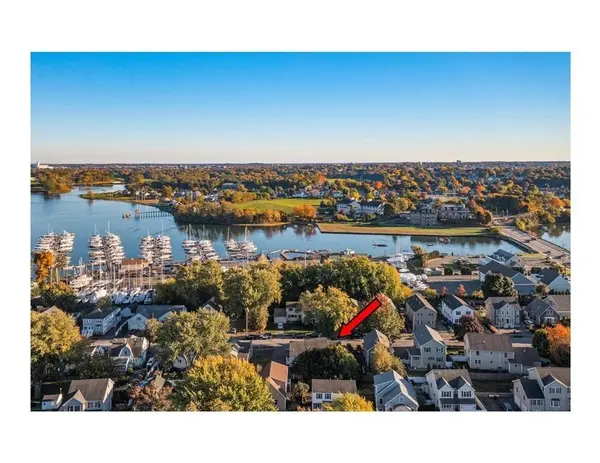 14 Bates St, Danvers, MA 01923