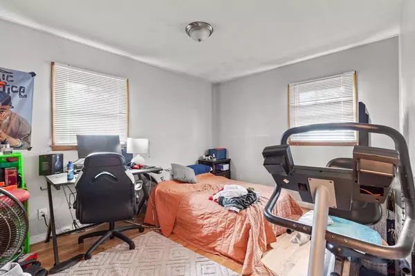 5641 Perry AVE N, Crystal, MN 55429