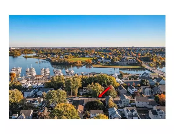 14 Bates St, Danvers, MA 01923