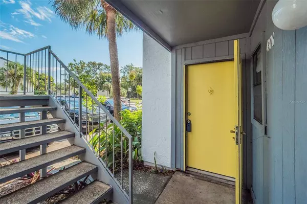 4376 AQUA VISTA DR #F, Orlando, FL 32839