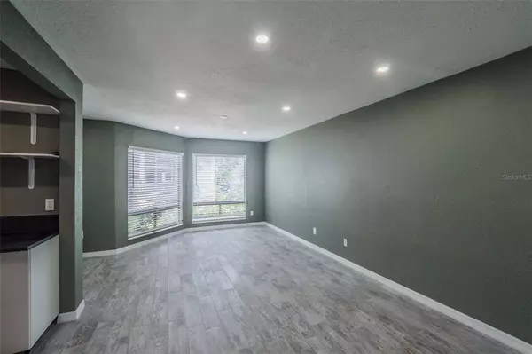 4376 AQUA VISTA DR #F, Orlando, FL 32839