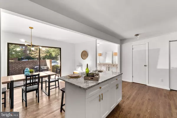 6118 BUCKINGHAM MANOR DR, Baltimore, MD 21210