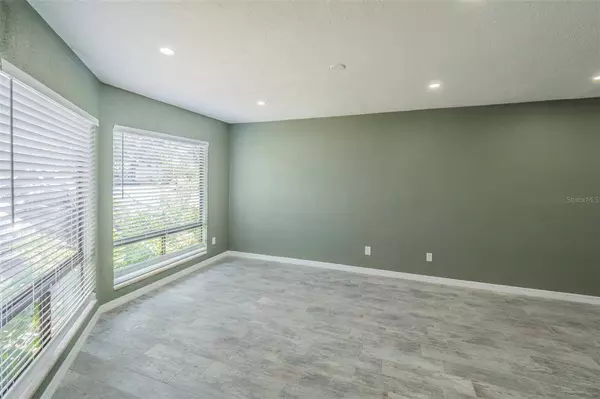 4376 AQUA VISTA DR #F, Orlando, FL 32839