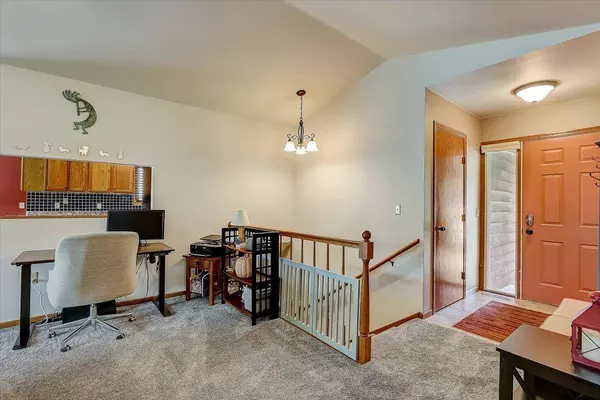 1019 Monteray Ln, Waunakee, WI 53597