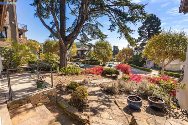 998 Longridge Rd, Oakland, CA 94610