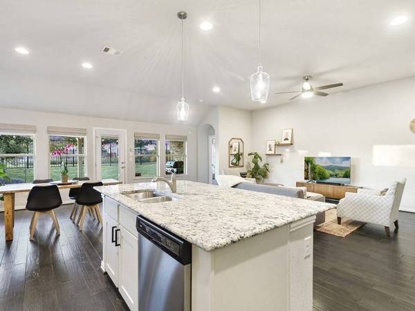 212 Rough Bark ST, Buda, TX 78610