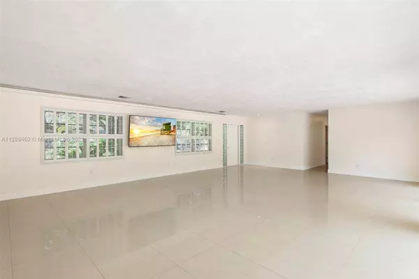 8600 SW 107th St, Miami, FL 33156