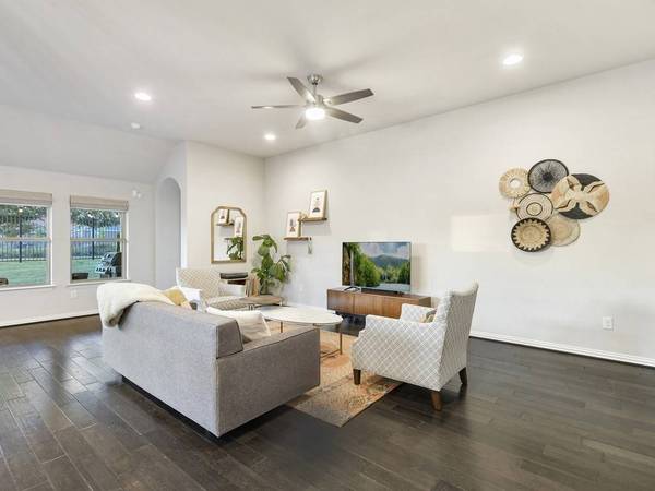 212 Rough Bark ST, Buda, TX 78610