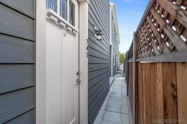 741 D Ave, Coronado, CA 92118