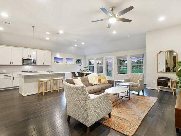 212 Rough Bark ST, Buda, TX 78610