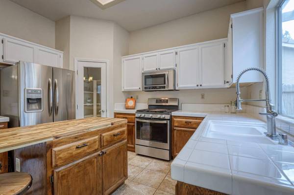 409 Crestfield CIR, Roseville, CA 95678