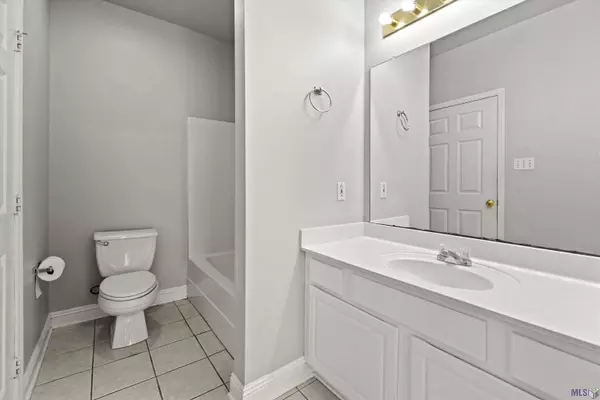 5151 ETTA ST #3-E, Baton Rouge, LA 70820