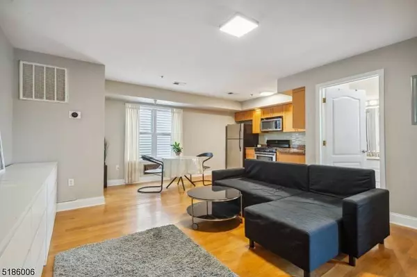 320 62Nd St #306, West New York Town, NJ 07093