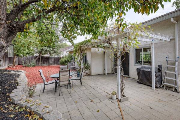 409 Crestfield CIR, Roseville, CA 95678