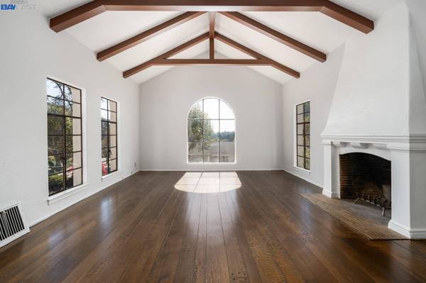 998 Longridge Rd, Oakland, CA 94610