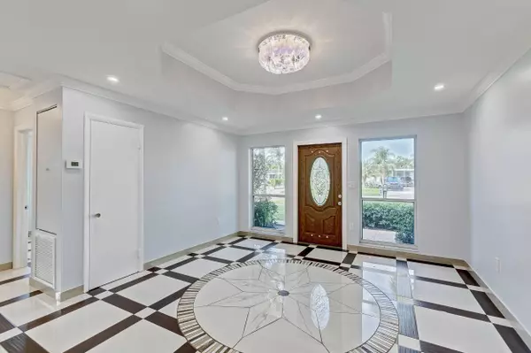 9396 Birmingham DR, Palm Beach Gardens, FL 33410