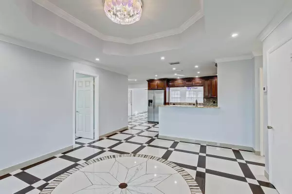 9396 Birmingham DR, Palm Beach Gardens, FL 33410