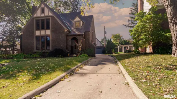 3817 N HAWTHORNE PL, Peoria, IL 61614