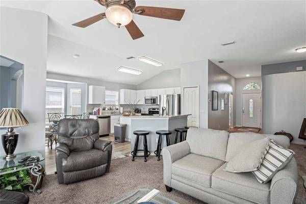 1475 LAKE SHORE RANCH DR, Seffner, FL 33584