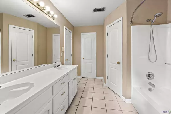 1055 ELVIN DR, Baton Rouge, LA 70810