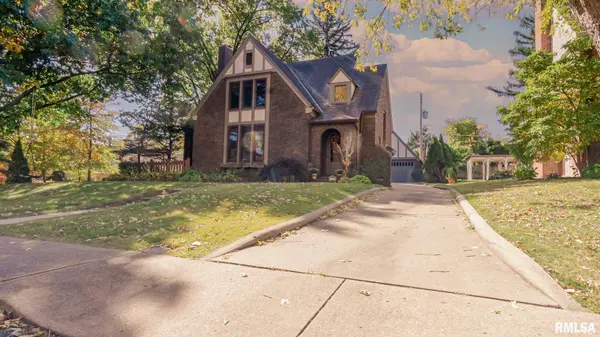 3817 N HAWTHORNE PL, Peoria, IL 61614