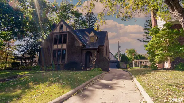 3817 N HAWTHORNE PL, Peoria, IL 61614