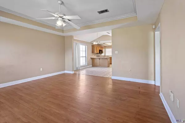 1055 ELVIN DR, Baton Rouge, LA 70810