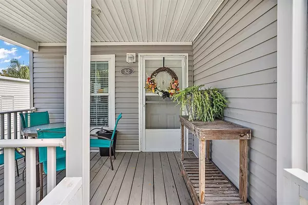 32 COCOS PLUMOSA DR, Eustis, FL 32726