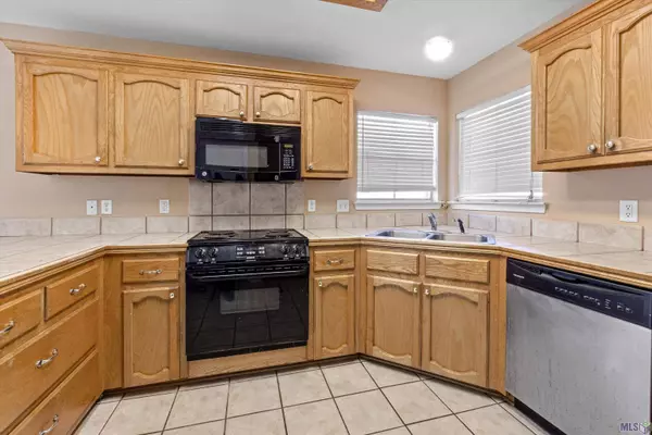 1055 ELVIN DR, Baton Rouge, LA 70810