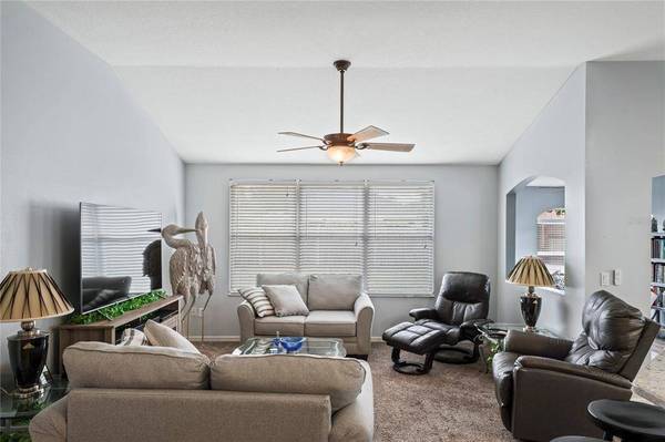 1475 LAKE SHORE RANCH DR, Seffner, FL 33584