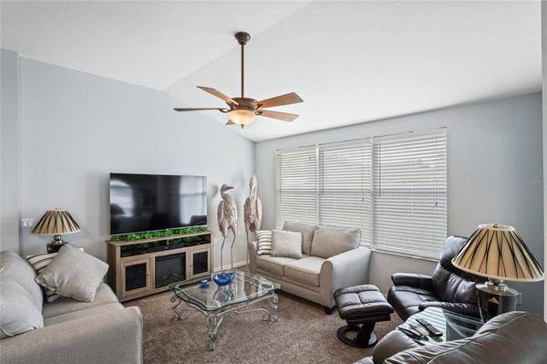 1475 LAKE SHORE RANCH DR, Seffner, FL 33584