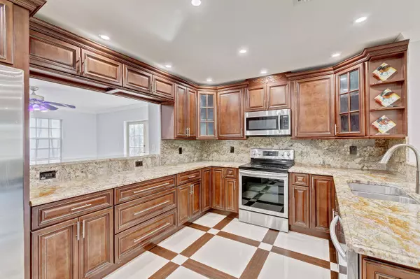 9396 Birmingham DR, Palm Beach Gardens, FL 33410