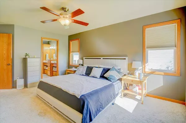 3045 Yarmouth Greenway Dr, Fitchburg, WI 53711