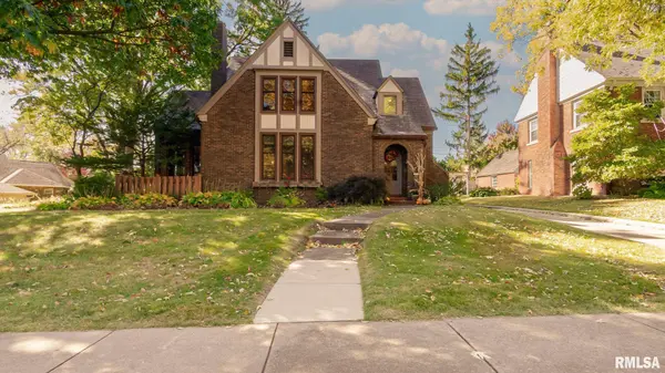 3817 N HAWTHORNE PL, Peoria, IL 61614