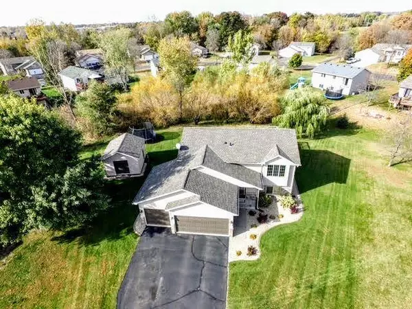 904 Lincoln CT S, Cambridge, MN 55008