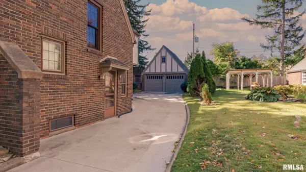 3817 N HAWTHORNE PL, Peoria, IL 61614