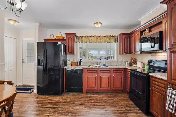 32 COCOS PLUMOSA DR, Eustis, FL 32726